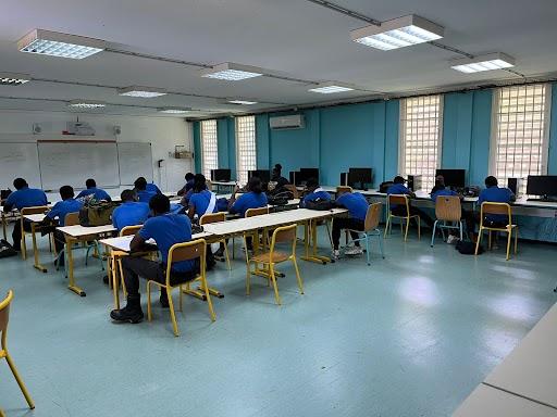 Image des élèves du lycée Bertène JUMINER en Guadeloupe qui assistent à l'intervention de l'association Article1